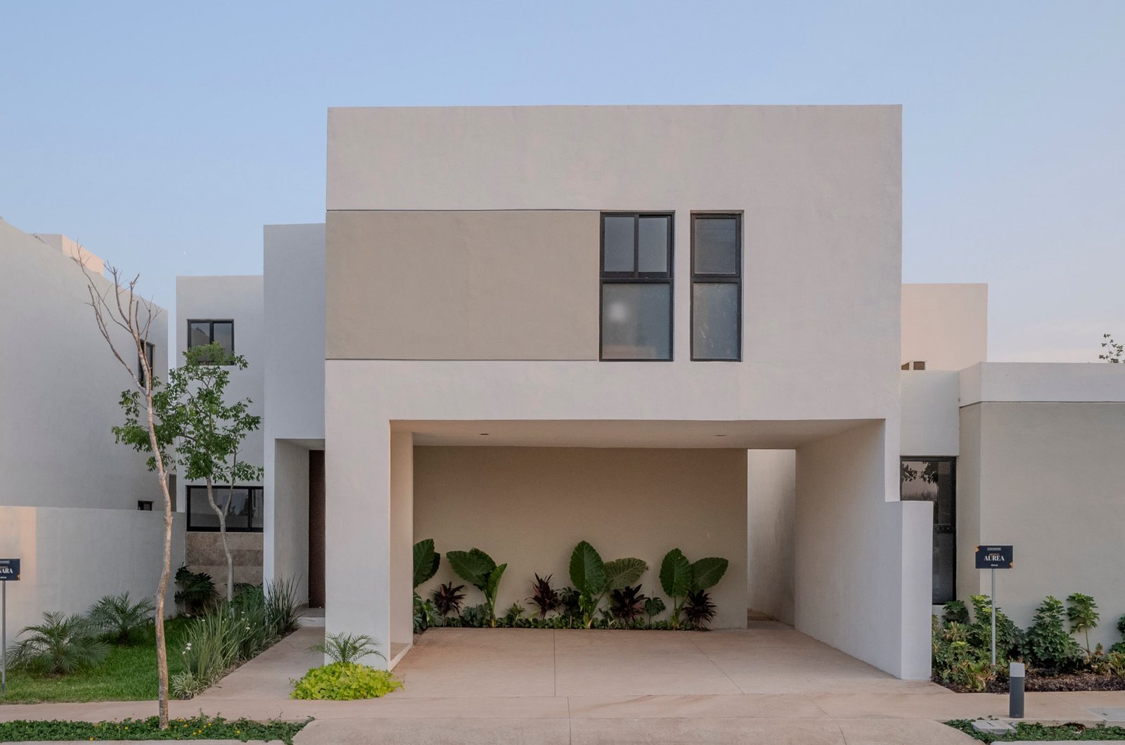 1817-Casa-en-venta-en-Merida-Conkal-de-2-plantas-con-2-recamaras (2).jpg